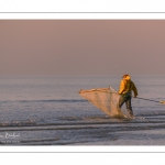 Pêcheurs au haveneau au soleil couchant