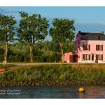La maison rose sur les quais prÃ¨s du port Ã  Saint-Valery-sur-Somme - Saison : Ã©tÃ© - Lieu : Saint-Valery-sur-Somme, Baie de Somme, Somme, Picardie, France.