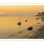 Les quais de Saint-Valery au petit matin le long du chenal de la Somme.