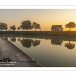 Les quais de Saint-Valery au petit matin le long du chenal de la Somme.