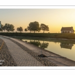 Les quais de Saint-Valery au petit matin le long du chenal de la Somme.