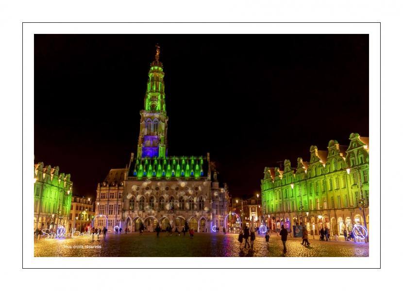 Les illuminations de la place des Héros à Arras (Hotel de ville et beffroi classés monuments historiques)