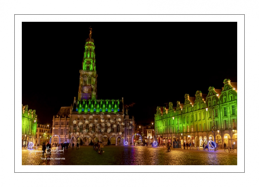 Les illuminations de la place des Héros à Arras (Hotel de ville et beffroi classés monuments historiques)