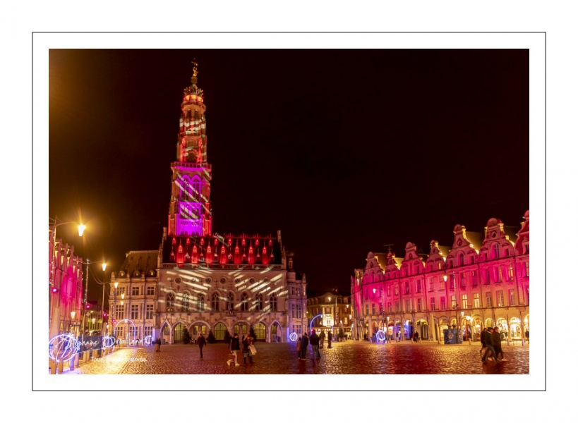 Les illuminations de la place des Héros à Arras (Hotel de ville et beffroi classés monuments historiques)