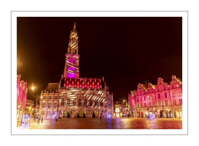 Les illuminations de la place des Héros à Arras (Hotel de ville et beffroi classés monuments historiques)