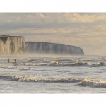 les falaises dans les embruns à Ault