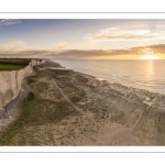 Soleil couchant sur les falaises