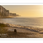 Crépuscule au pied des falaises de Ault