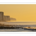 Crépuscule au pied des falaises de Ault