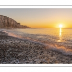 Crépuscule au pied des falaises de Ault