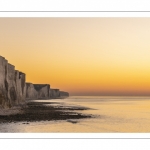 Crépuscule au pied des falaises de Ault