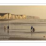 Les vacanciers à Ault sur la plage.