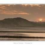 La Baie d'Authie Nord Ã  Berck-sur-mer Ã  l'aube, un matin d'Automne - Vue sur les digues qui protÃ¨gent le massif dunaire de l'Ã©rosion.  Saison : Automne - Lieu : Berck-sur-mer, Pas-de-Calais, Nord-Pas-de-Calais, France, Baie d'Authie.