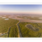 Les mollières de la Baie de Somme au petit matin (vue aérienne)