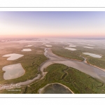 Les mollières de la Baie de Somme au petit matin (vue aérienne)