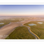 Les mollières de la Baie de Somme au petit matin (vue aérienne)