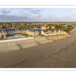 Le Crotoy, sa plage, et le célèbre hotel-restaurant "Les tourelles"