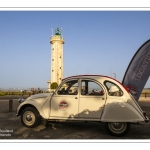 Deux-chevaux à louer devant le phare du Hourdel