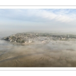 Brume sur le Crotoy et les mollières