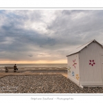 Un soir d'Ã©tÃ© Ã  Cayeux-sur-mer, alors que la mÃ©tÃ©o capricieuse donne au chemin des planches un petit air hors saison. Saison : Ã©tÃ© - Lieu : Cayeux-sur-mer,Somme, Picardie, France