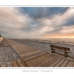 Un soir d'Ã©tÃ© Ã  Cayeux-sur-mer, alors que la mÃ©tÃ©o capricieuse donne au chemin des planches un petit air hors saison. Saison : Ã©tÃ© - Lieu : Cayeux-sur-mer,Somme, Picardie, France