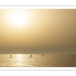 Paddle sur la plage de Cayeux-sur-mer au soleil couchant