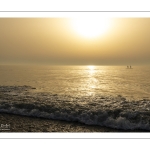 Paddle sur la plage de Cayeux-sur-mer au soleil couchant