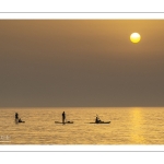 Paddle sur la plage de Cayeux-sur-mer au soleil couchant