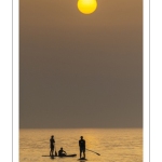 Paddle sur la plage de Cayeux-sur-mer au soleil couchant