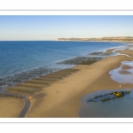 France, Pas-de-Calais (62), côte d'Opale, Grand site des deux caps, La plage de Tardinghen avec ses bouchots pour la culture des moules, le cap blanc-nez en arrière plan et l’épave du Lord Grey, ce chalutier britannique, long de 37 mètres, réquisitionné en 1915 par la Royal Navy et transformé en démineur, qui a sombré le 2 décembre 1917 lors d'une tempête  (Vue aérienne)// France, Pas-de-Calais (62), Opal Coast, Great site of the two capes, Tardinghen beach with its bouchots for mussel farming, the Cap Blanc-Nez in the background and the wreck of the Lord Grey, this 37-meter long British trawler, requisitioned in 1915 by the Royal Navy and transformed into a mine-clearer, which sank on December 2, 1917 during a storm (aerial view)