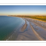 France, Pas-de-Calais (62), côte d'Opale, Grand site des deux caps, La plage de Tardinghen avec ses bouchots pour la culture des moules, le cap blanc-nez en arrière plan (Vue aérienne) // France, Pas-de-Calais (62), Opal Coast, Great site of the two capes, Tardinghen beach with its bouchots for mussel farming, the Cap Blanc-Nez in the background (aerial view)