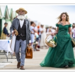 le "dîner-croisière" à Cayeux-sur-Mer est une fête rétro sur le célèbre chemin de planches de la plage.