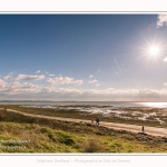 Une après-midi de Février, alors que les promeneurs viennent profiter du soleil sur la plage du Crotoy en baie de Somme. Saison : Hiver - Lieu : Le Crotoy, Baie de Somme, Somme, Picardie, Hauts-de-France, France. One afternoon in February, while walkers come to enjoy the sun on the beach of Crotoy in the Bay of Somme. Season: Winter - Location: Le Crotoy, Somme Bay, Somme, Picardie, Hauts-de-France, France.