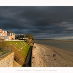 L'hotel des Tourelles au Crotoy, sur fond de ciel d'orage. Le momument emblématique du Crotoy est ici vivement éclairé alors que derrière le ciel est tout noir. - Saison : Hiver - Lieu : Le Crotoy, Baie de Somme, Somme, Picardie, Hauts-de-France, France. 254/5000The hotel of Tourelles in Crotoy, against a background of stormy sky. The emblematic momument of Crotoy is here brightly lit while behind the sky is all black. - Season: Winter - Location: Le Crotoy, Somme Bay, Somme, Picardy, Hauts-de-France, France.