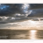 Crépuscule sur la plage du Crotoy et coucher de soleil - Saison : Hiver - Lieu : Le Crotoy, Baie de Somme, Somme, Picardie, Hauts-de-France, France. Twilight on Crotoy beach and sunset - Season: Winter - Location: Le Crotoy, Somme Bay, Somme, Picardie, Hauts-de-France, France.