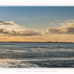 Crépuscule sur la plage du Crotoy et coucher de soleil - Saison : Hiver - Lieu : Le Crotoy, Baie de Somme, Somme, Picardie, Hauts-de-France, France. Twilight on Crotoy beach and sunset - Season: Winter - Location: Le Crotoy, Somme Bay, Somme, Picardie, Hauts-de-France, France.