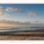 Crépuscule sur la plage du Crotoy et coucher de soleil - Saison : Hiver - Lieu : Le Crotoy, Baie de Somme, Somme, Picardie, Hauts-de-France, France. Twilight on Crotoy beach and sunset - Season: Winter - Location: Le Crotoy, Somme Bay, Somme, Picardie, Hauts-de-France, France.