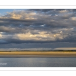 Ciel chargé au soleil couchant sur le port du Crotoy