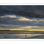 Ciel chargé au soleil couchant sur le port du Crotoy