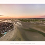 Saison : été - Lieu : Le Crotoy, Baie de Somme, Somme, Hauts-de-France, France. Panorama par assemblage d'images 7886 x 3912 px