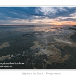 DÃ©pots d'Ã©cume de mer Ã  la marÃ©e montante en Baie de Somme (Le Crotoy) et au crÃ©puscule. - Saison : Ã©tÃ© - Lieu : Le Crotoy, Baie de Somme, Somme, Picardie, France