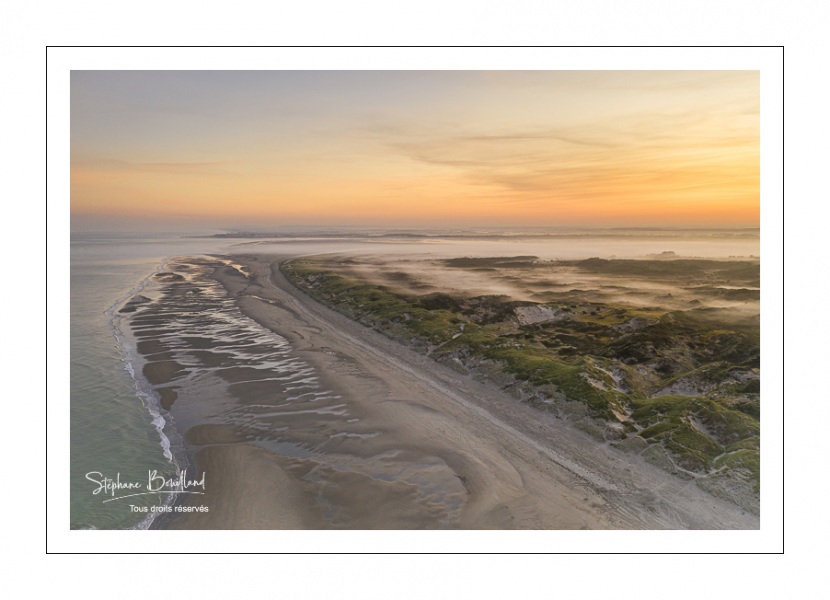 Aube brumeuse sur les dunes du Marquenterre près de Fort-Mahon