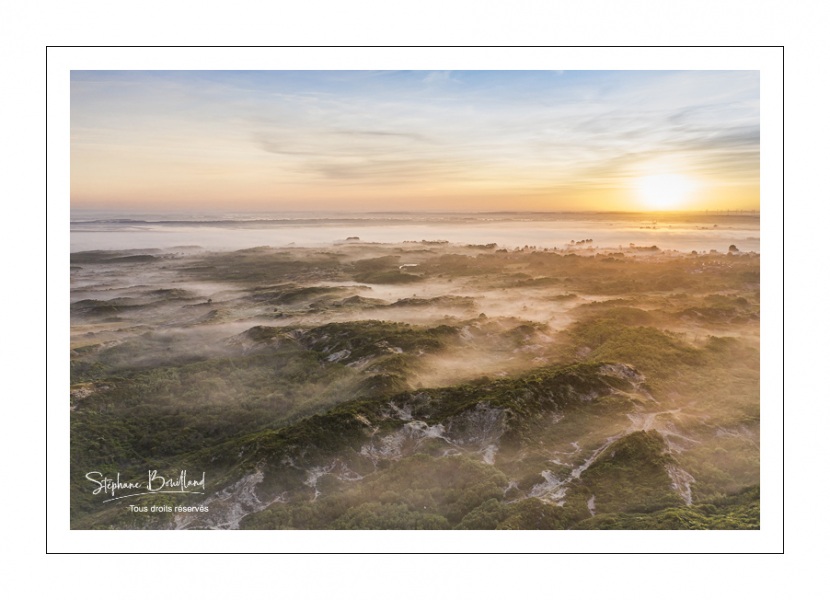 Aube brumeuse sur les dunes du Marquenterre près de Fort-Mahon
