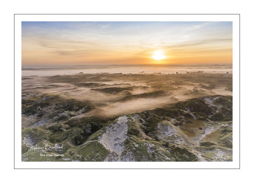 Aube brumeuse sur les dunes du Marquenterre près de Fort-Mahon
