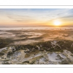 Aube brumeuse sur les dunes du Marquenterre près de Fort-Mahon