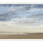 Un ciel chargé de lourds nuages sur la plage de Fort-Mahon.