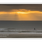 Paddle le long de la plage de Fort-Mahon au crépuscule