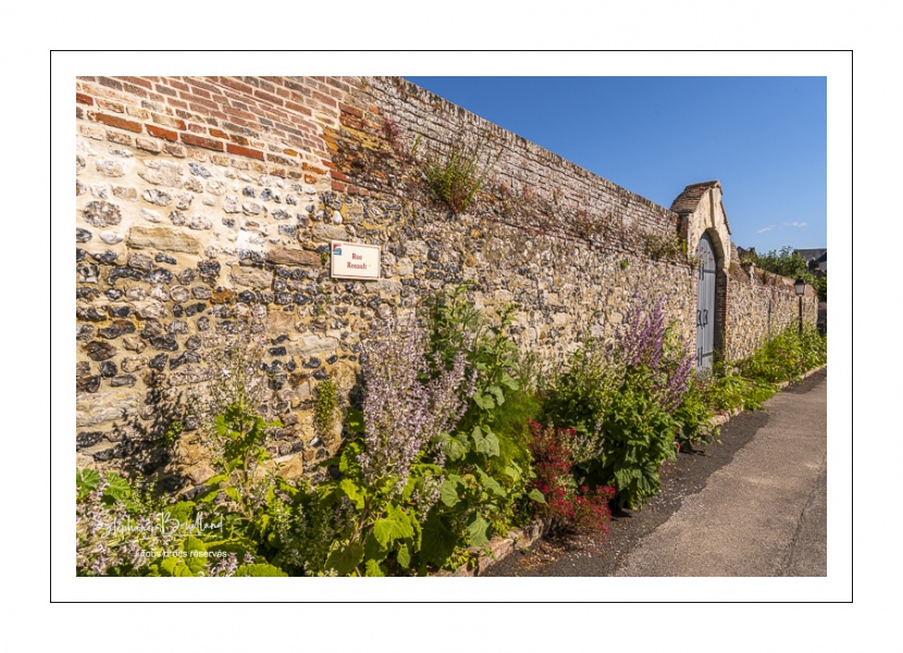 Saint-Valery-sur-Somme, les petites rues fleuries de la cité médiévale