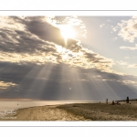 Promeneurs sur la plage un soir au Crotoy