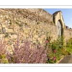 Les rues de la citée médiévale de Saint-Valery au printemps